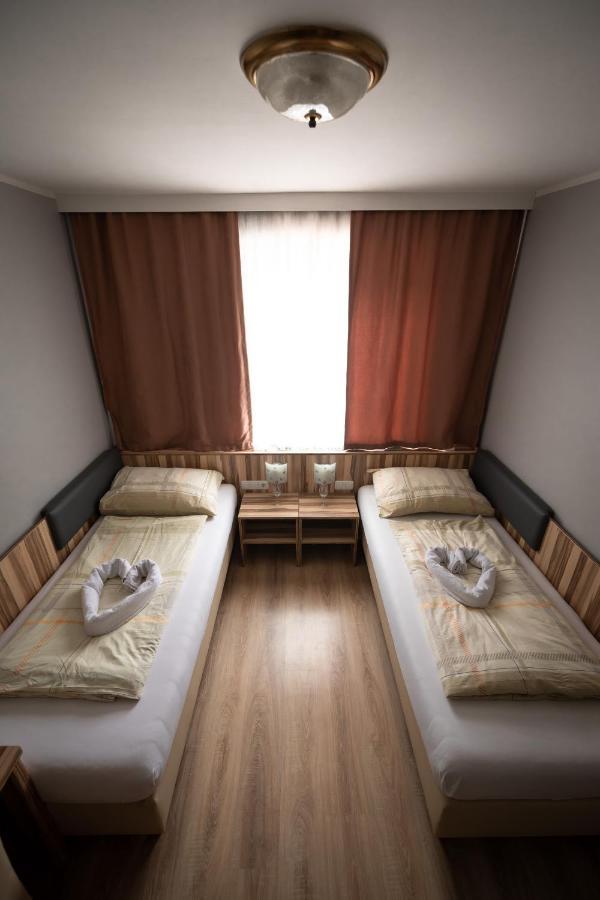 Hotel Am Limes Эннс Экстерьер фото
