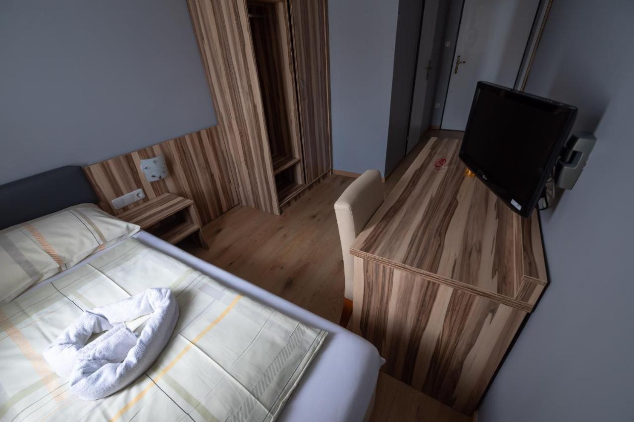 Hotel Am Limes Эннс Экстерьер фото