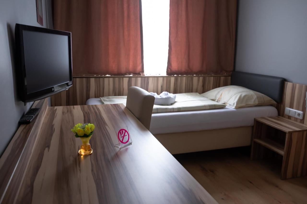 Hotel Am Limes Эннс Экстерьер фото