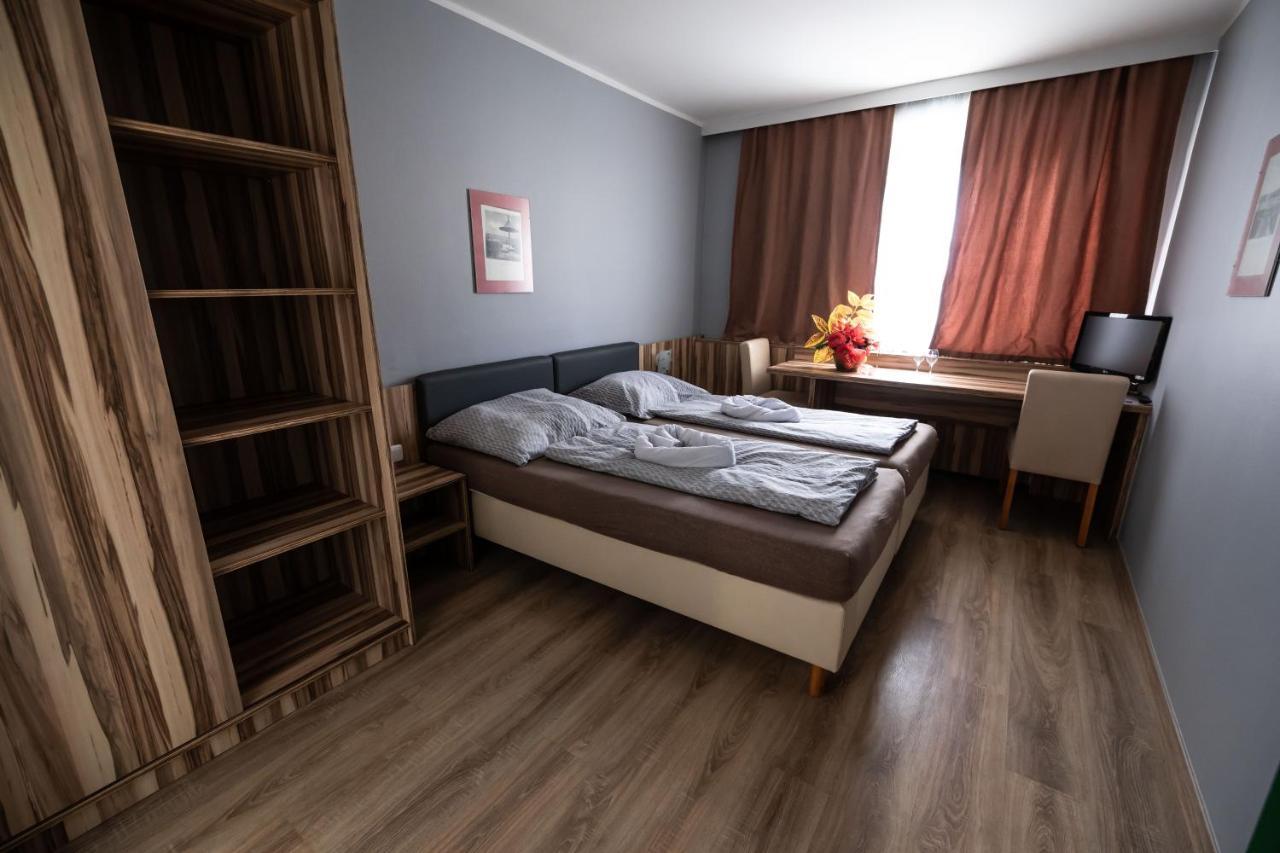 Hotel Am Limes Эннс Экстерьер фото
